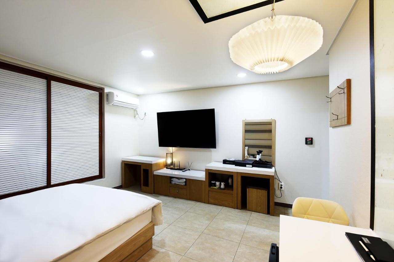 White Tourist Hotel Jeonju Ngoại thất bức ảnh