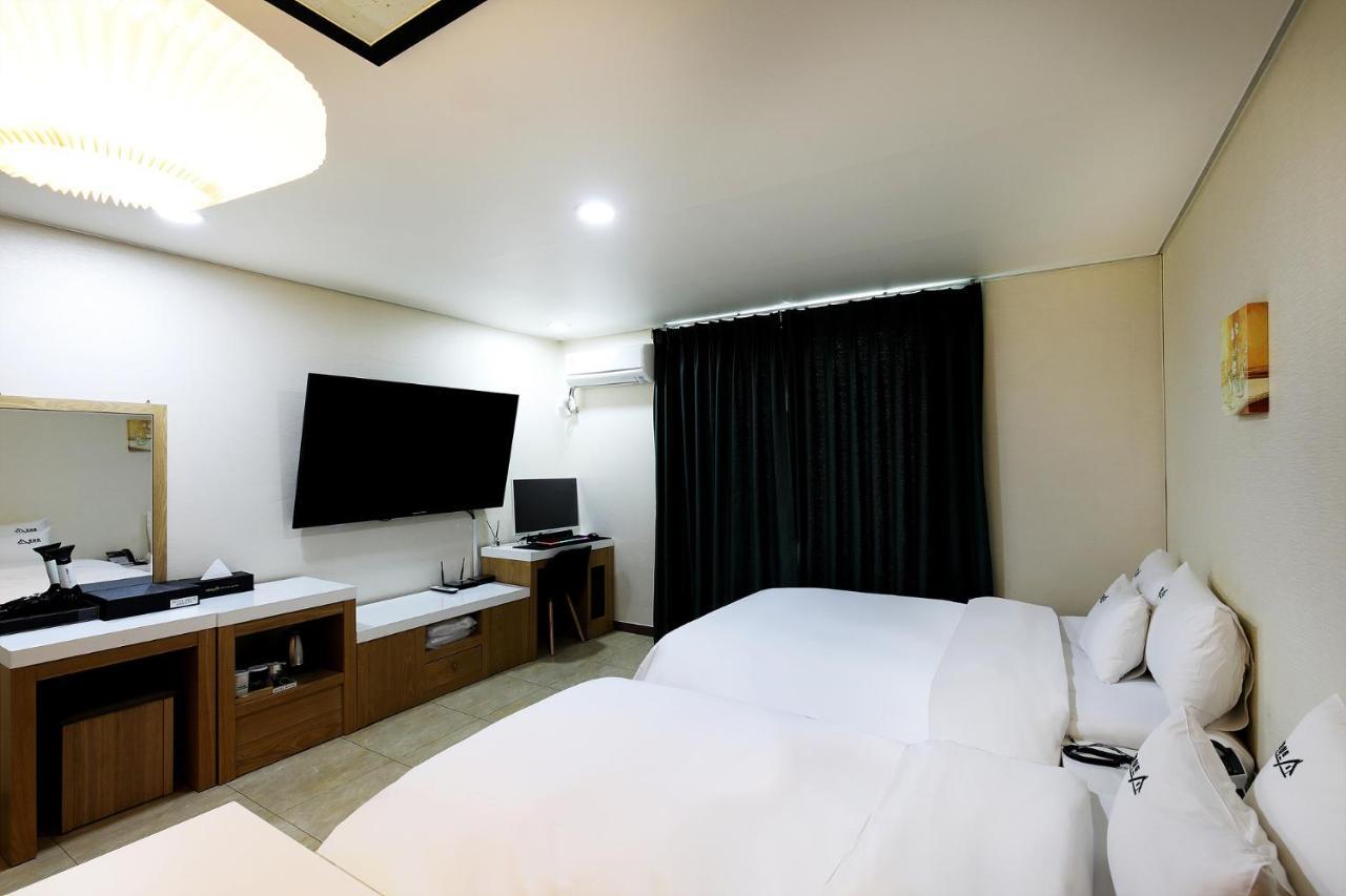 White Tourist Hotel Jeonju Ngoại thất bức ảnh