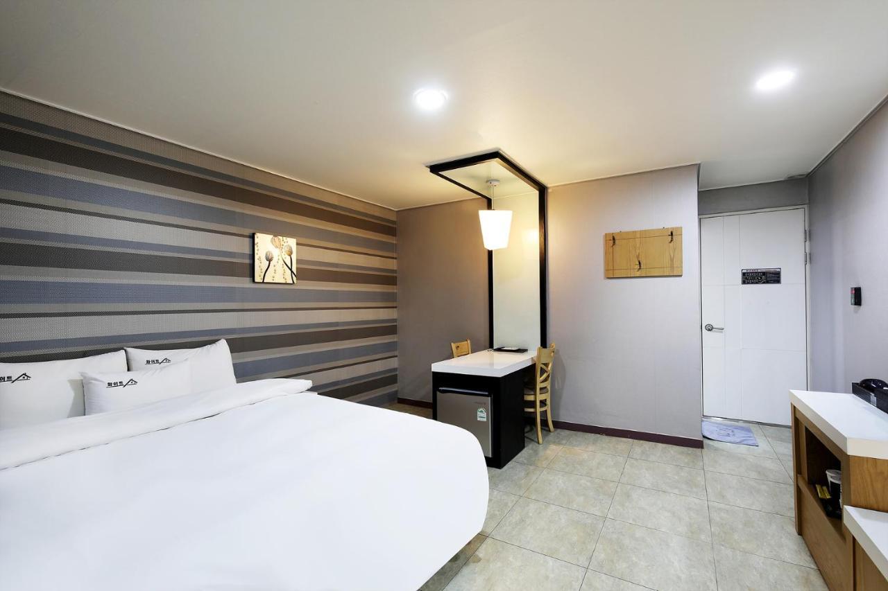 White Tourist Hotel Jeonju Ngoại thất bức ảnh