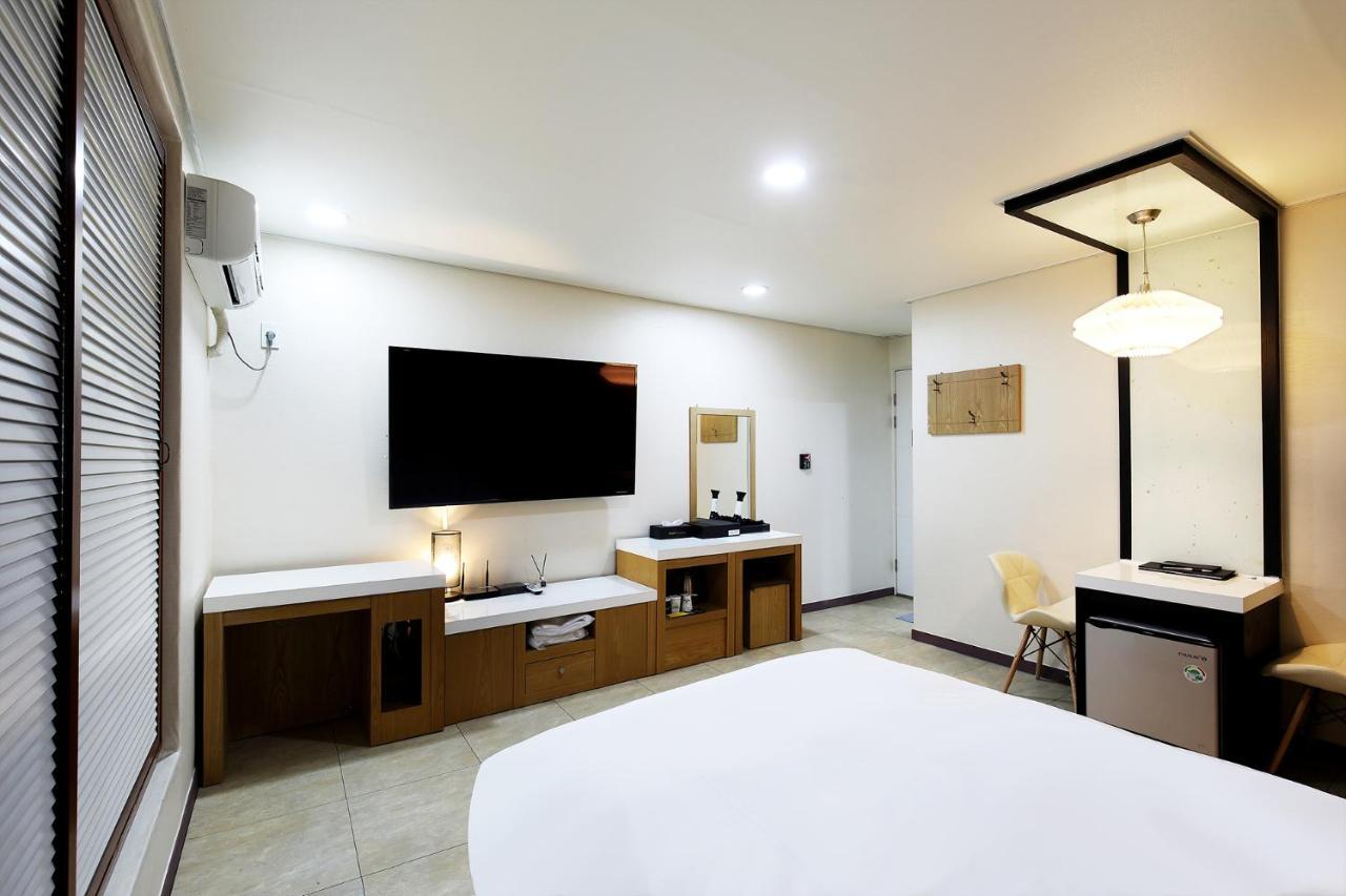 White Tourist Hotel Jeonju Ngoại thất bức ảnh