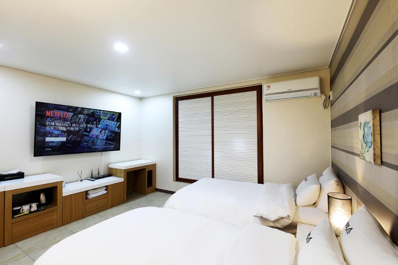 White Tourist Hotel Jeonju Ngoại thất bức ảnh