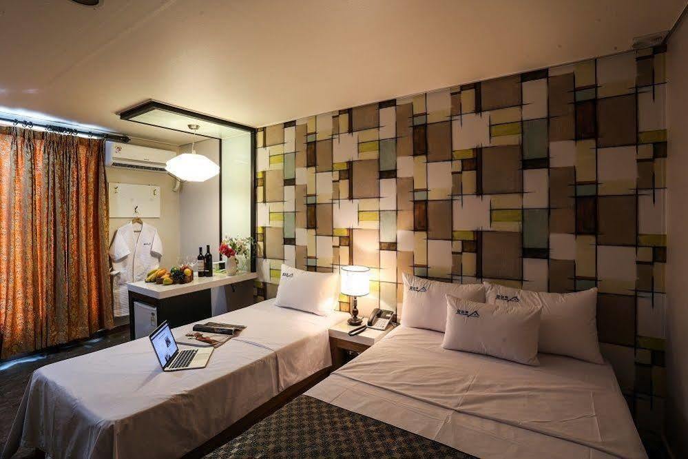 White Tourist Hotel Jeonju Ngoại thất bức ảnh