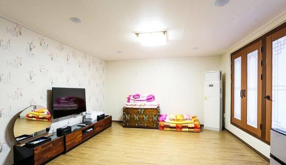 White Tourist Hotel Jeonju Ngoại thất bức ảnh