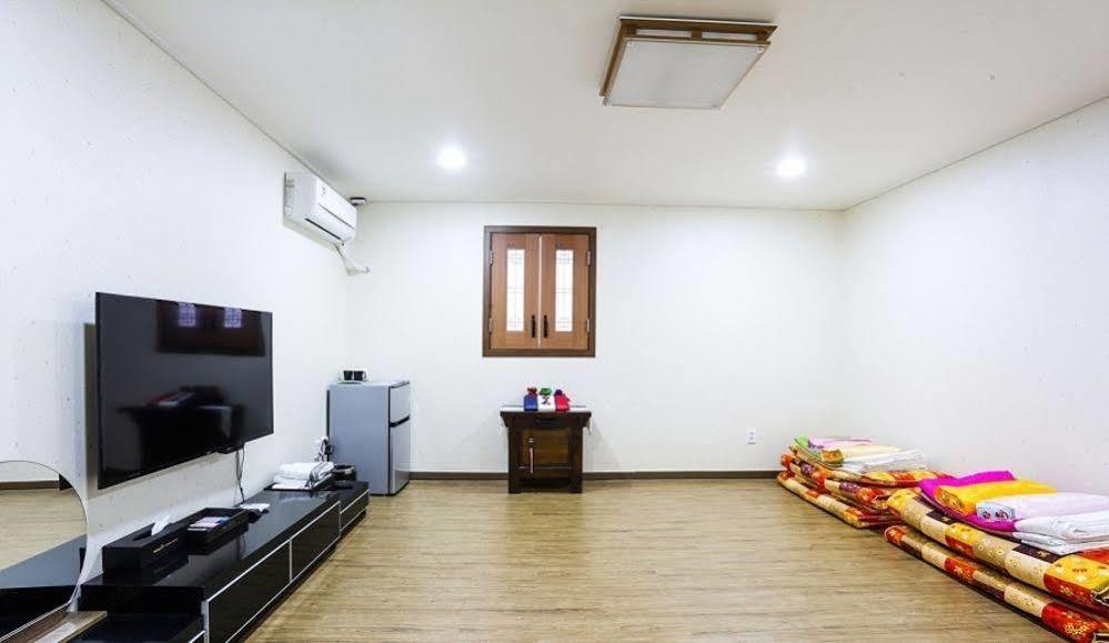 White Tourist Hotel Jeonju Ngoại thất bức ảnh