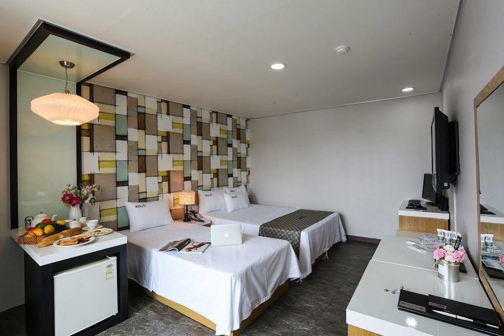 White Tourist Hotel Jeonju Ngoại thất bức ảnh